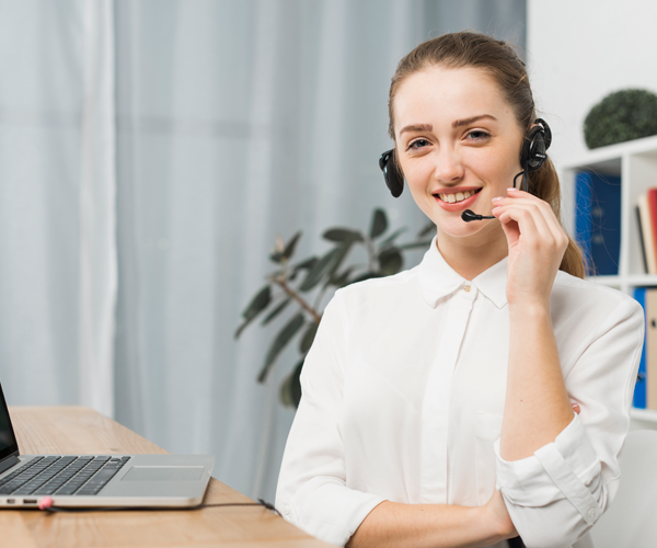 woman-working-call-center